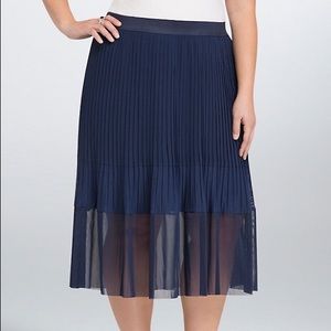 ⚡️TORRID NAVY PLEATED CHIFFON MIDI SKIRT